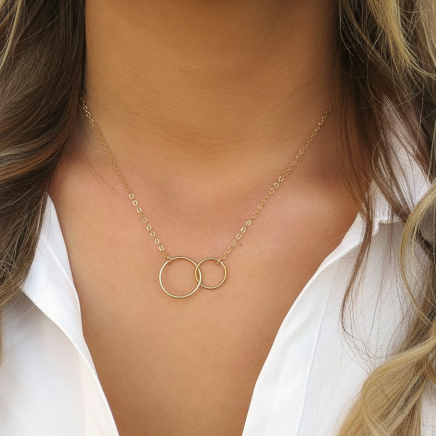 "Eternal Love Circle Necklace - Perfect Gift for Her"