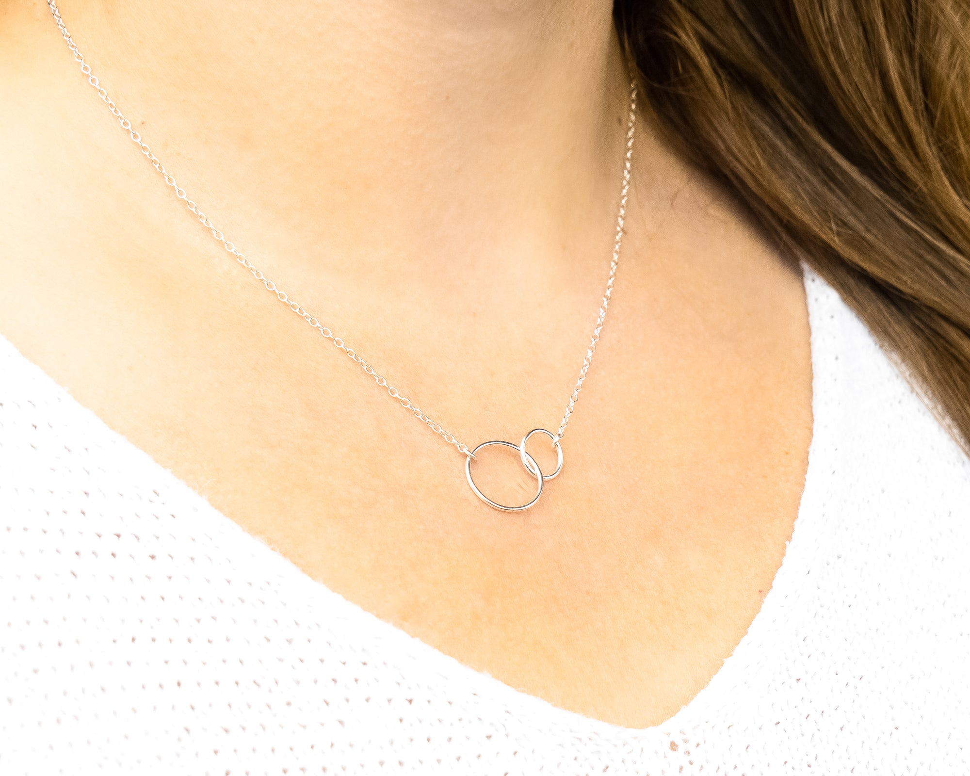 "Eternal Love Circle Necklace - Perfect Gift for Her"