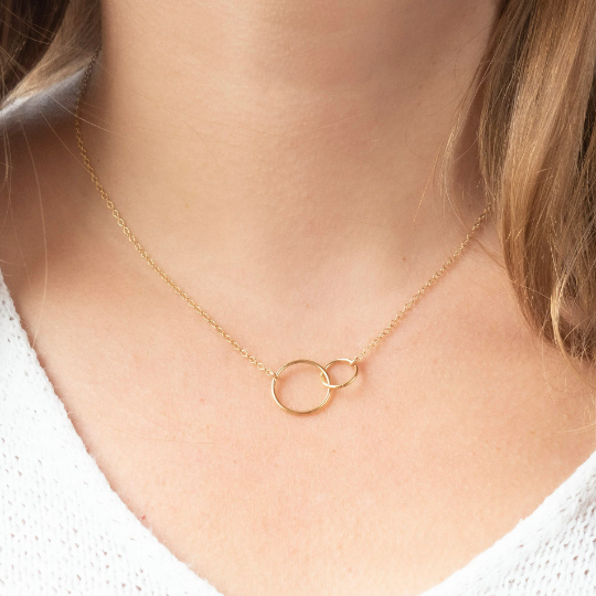 "Eternal Love Circle Necklace - Perfect Gift for Her"